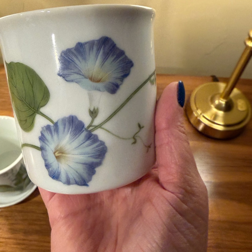 Made in Japan Small planters with Saucers - Picture 3 of 13